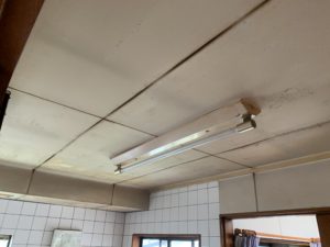 天井劣化　塗装劣化　キッチン